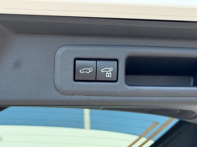 Used 2023 Toyota Sequoia Platinum AWD/4WD image 40
