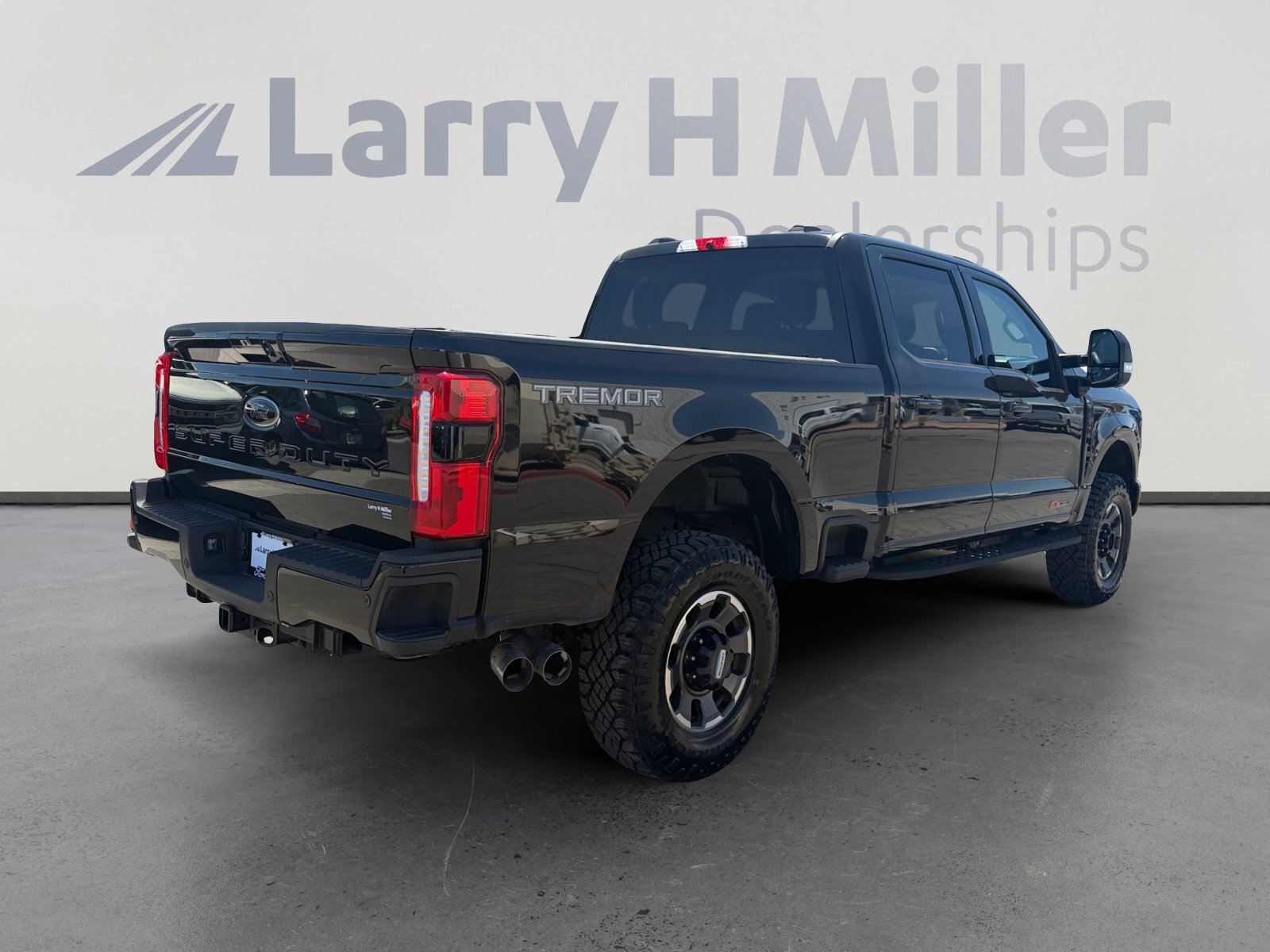 Certified 2024 Ford F250 XLT w/ Black Appearance Package AWD/4WD image 5