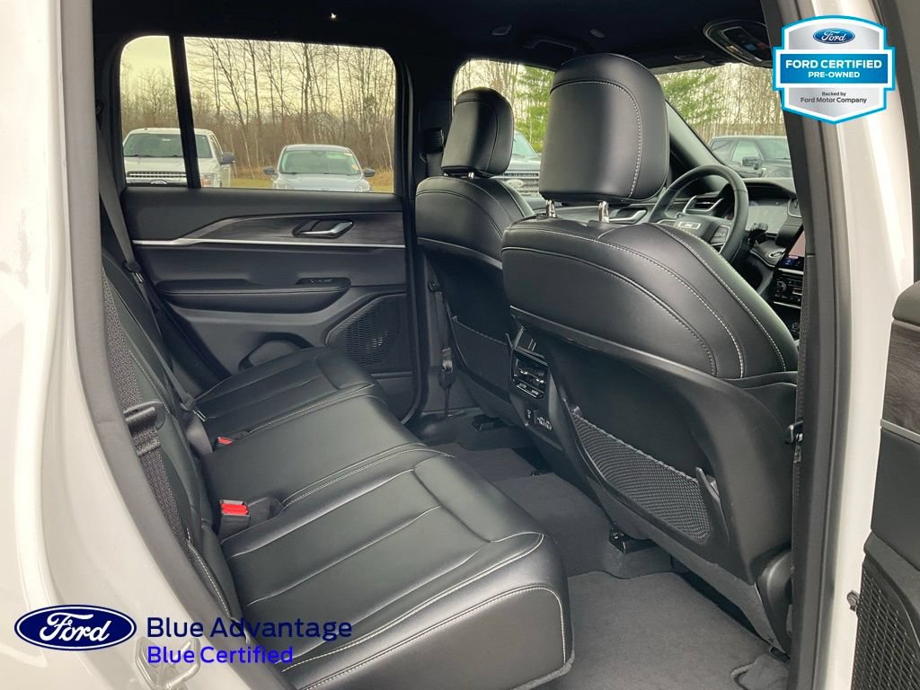 Used 2025 Jeep Grand Cherokee Limited AWD/4WD image 20