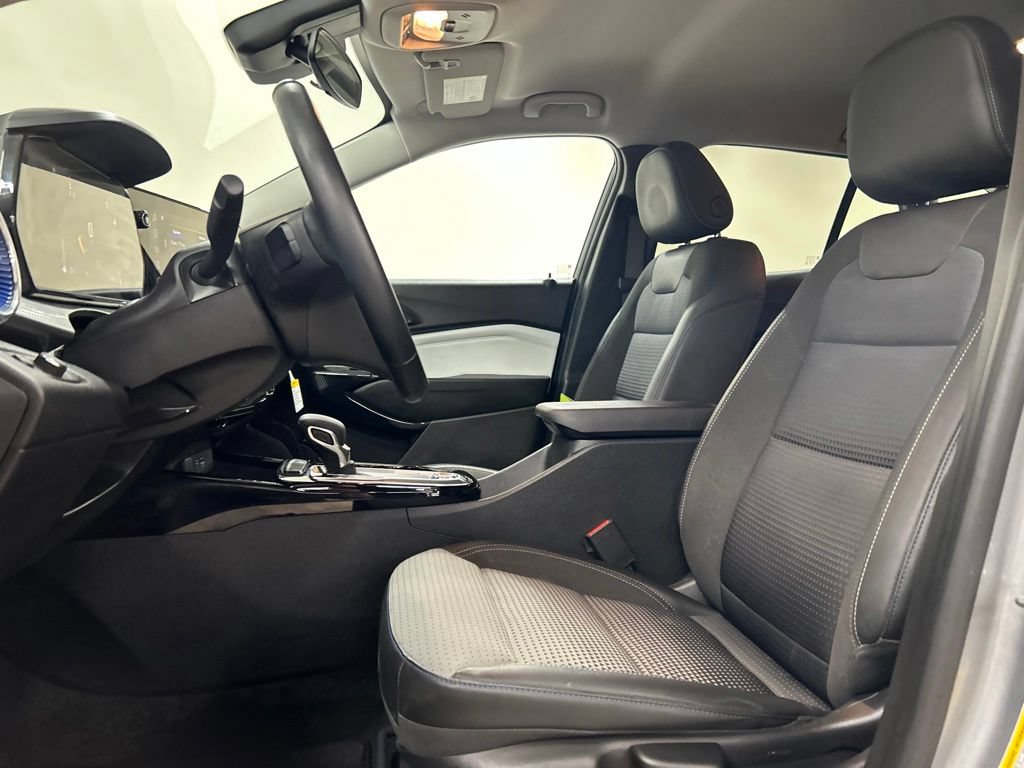 Used 2024 Chevrolet Trax LT w/ Driver Confidence Package FWD image 11