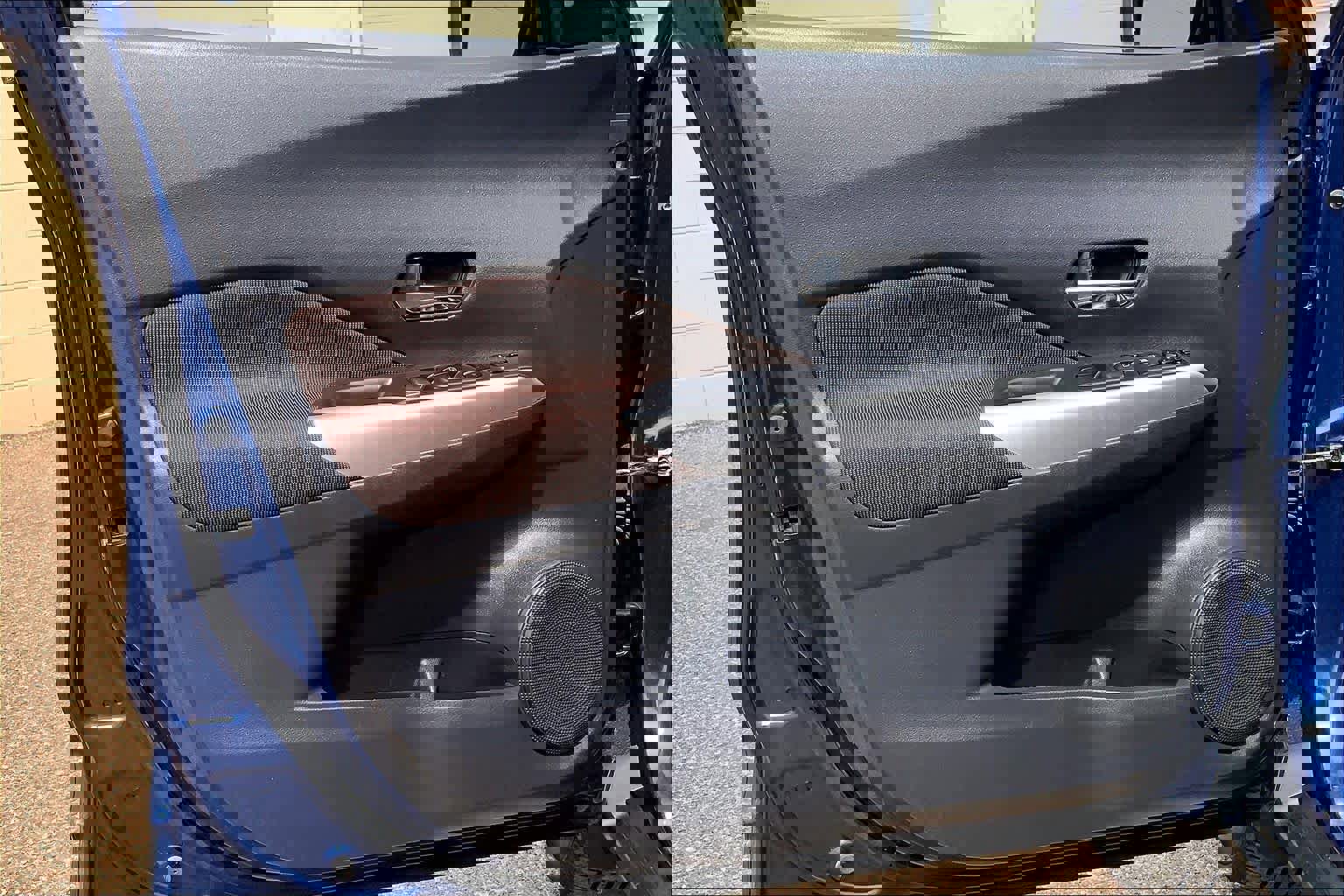 Used 2020 Nissan Kicks SR image 22