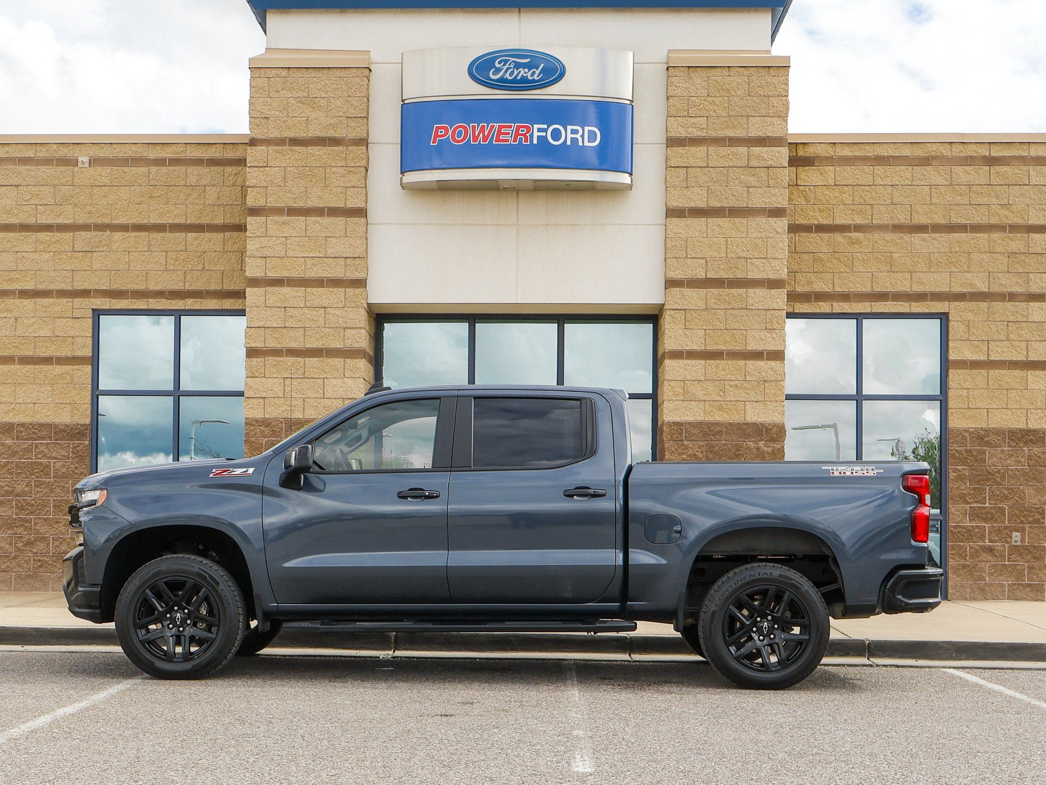 Used 2022 Chevrolet Silverado 1500 LT Trail Boss w/ Safety Package AWD/4WD image 9
