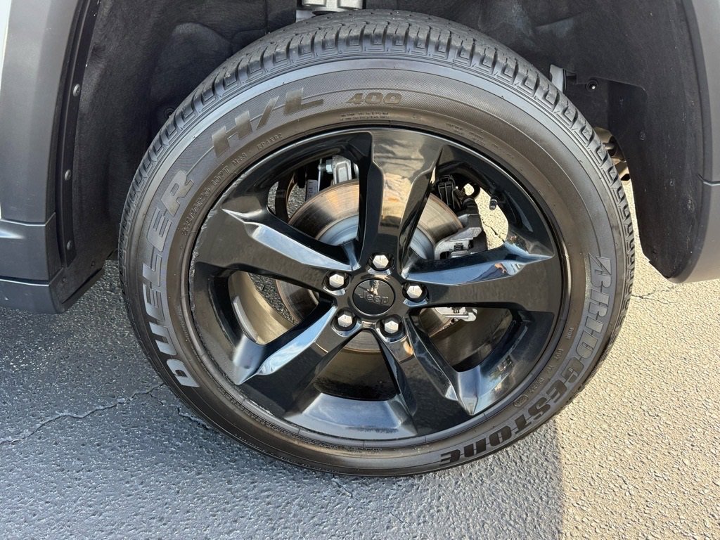 Used 2025 Jeep Grand Cherokee Altitude image 15