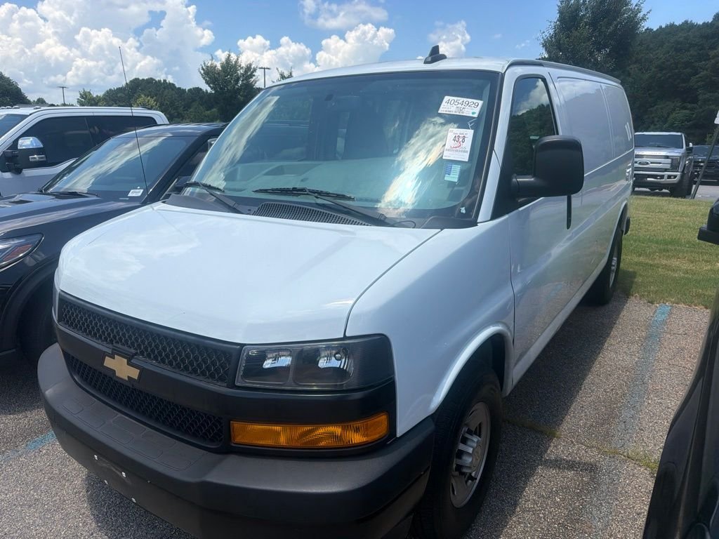 Used 2021 Chevrolet Express 2500 w/ Driver Convenience Package RWD video 2