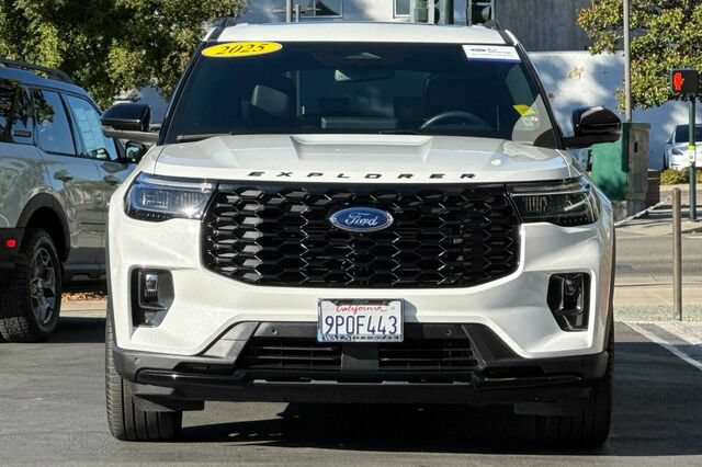 Certified 2025 Ford Explorer ST-Line w/ Premium Package AWD/4WD image 9