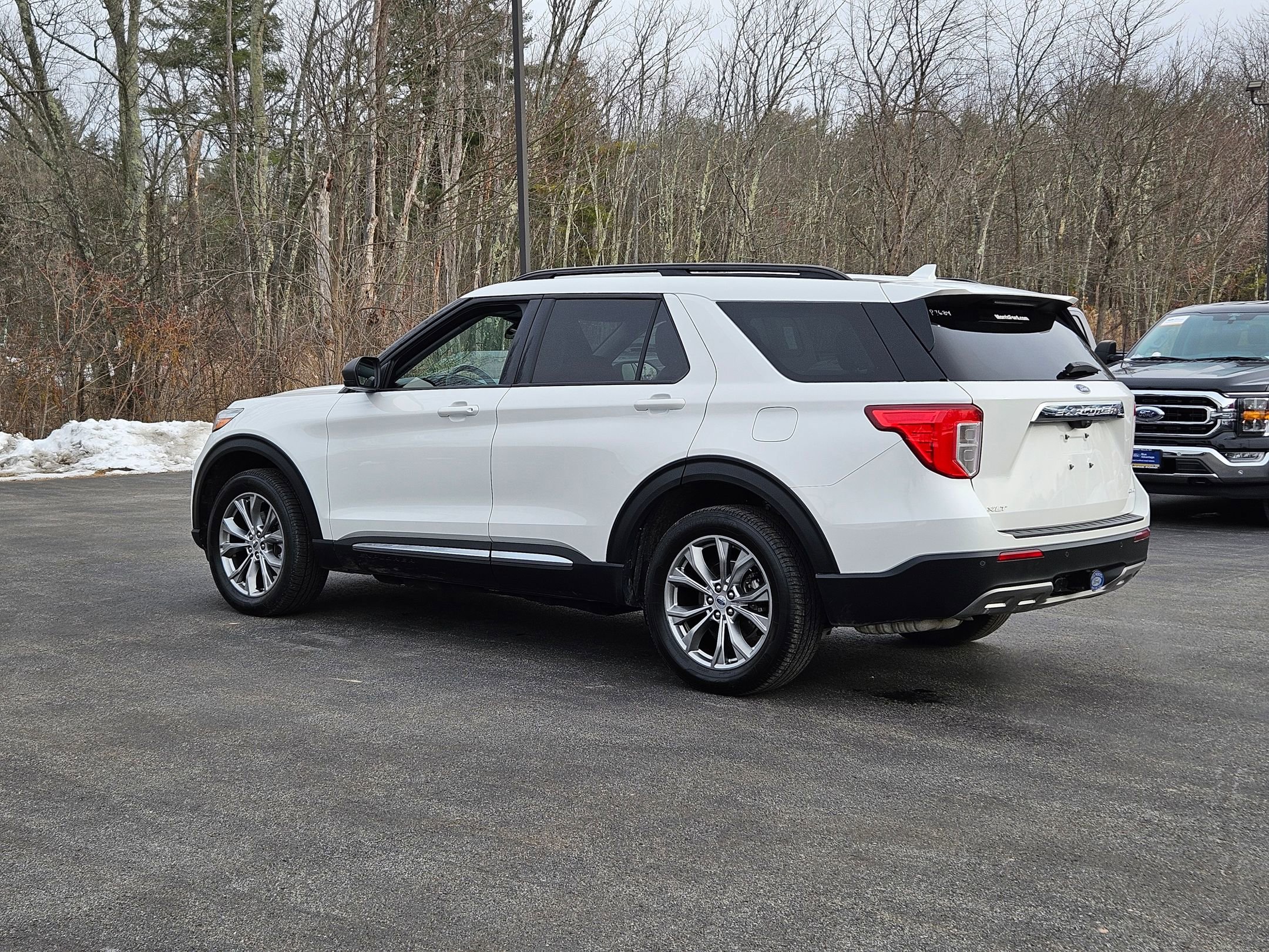 Certified 2022 Ford Explorer XLT w/ Equipment Group 202A image 4