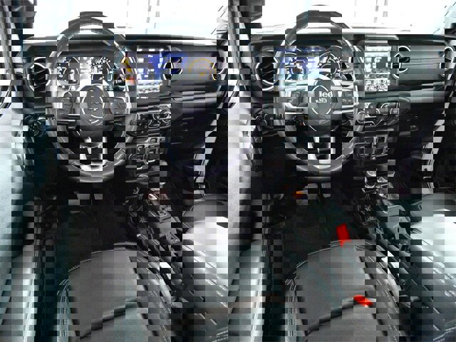 Used 2022 Jeep Wrangler Unlimited Sahara w/ Cold Weather Group image 4