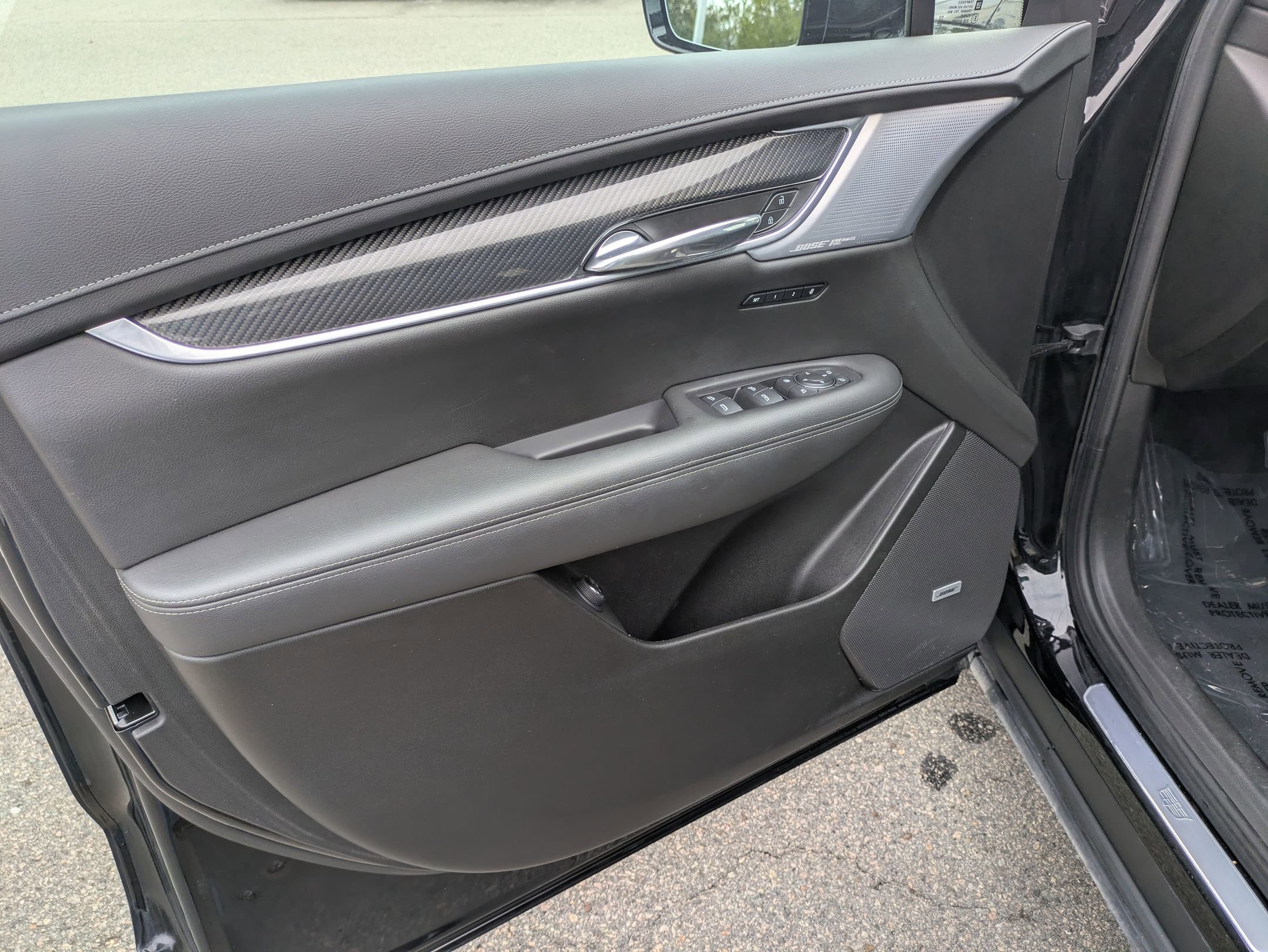 Used 2024 Cadillac XT6 Sport w/ LPO, Onyx Lite Package image 12