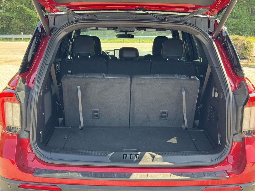 Certified 2025 Ford Explorer ST-Line RWD image 17