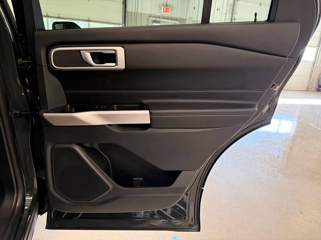 Certified 2023 Ford Explorer XLT w/ Class IV Trailer Tow Package AWD/4WD image 30