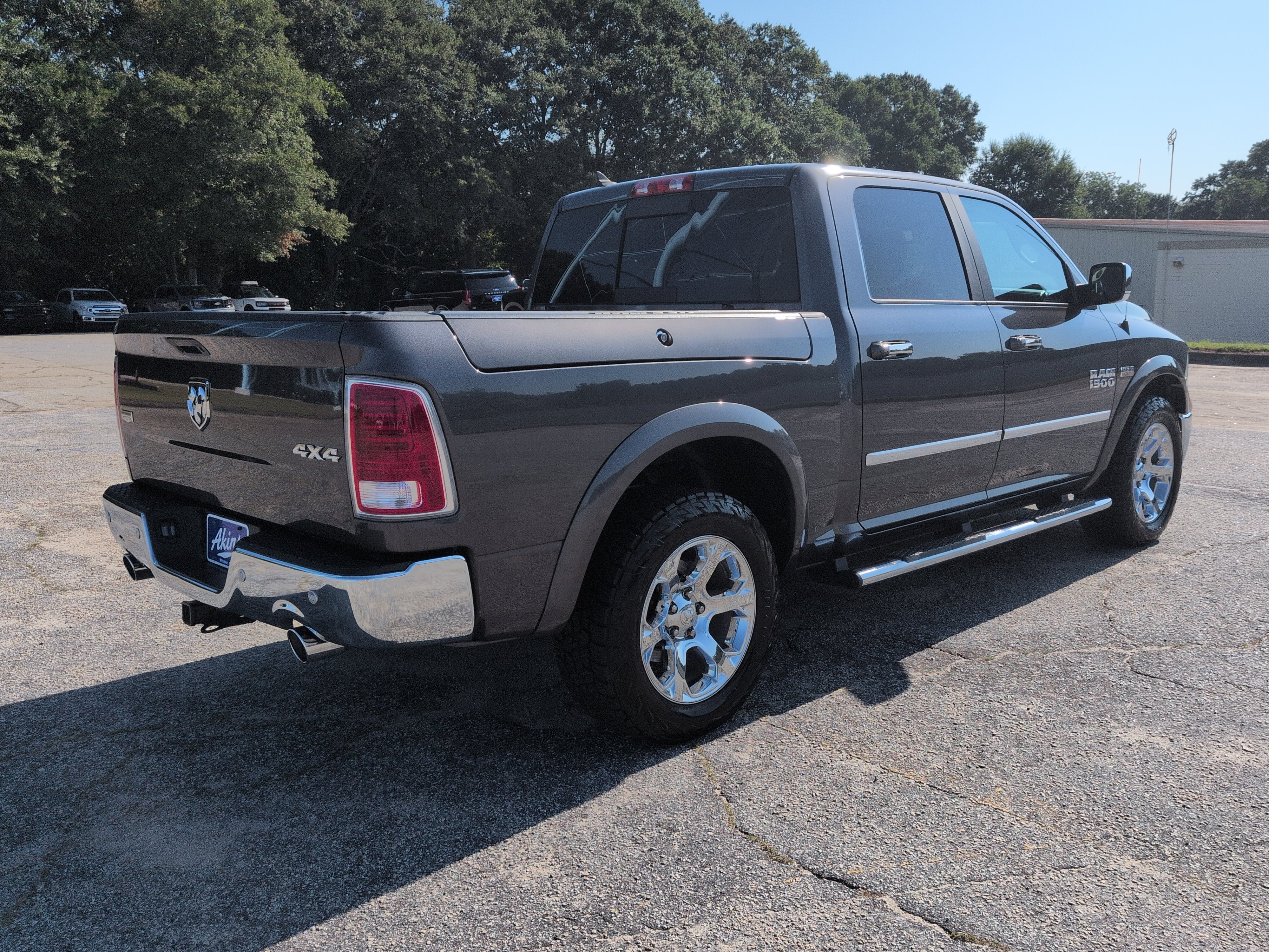 Used 2017 RAM 1500 Laramie w/ Convenience Group AWD/4WD image 3