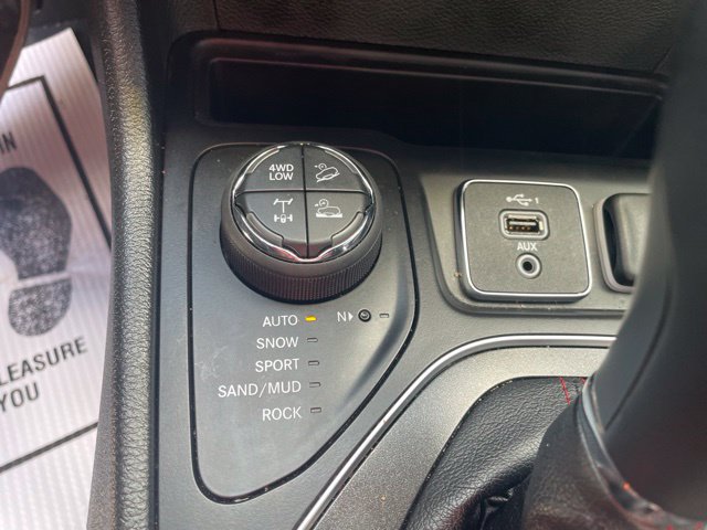 Used 2022 Jeep Cherokee Trailhawk w/ Trailer Tow Group AWD/4WD image 16