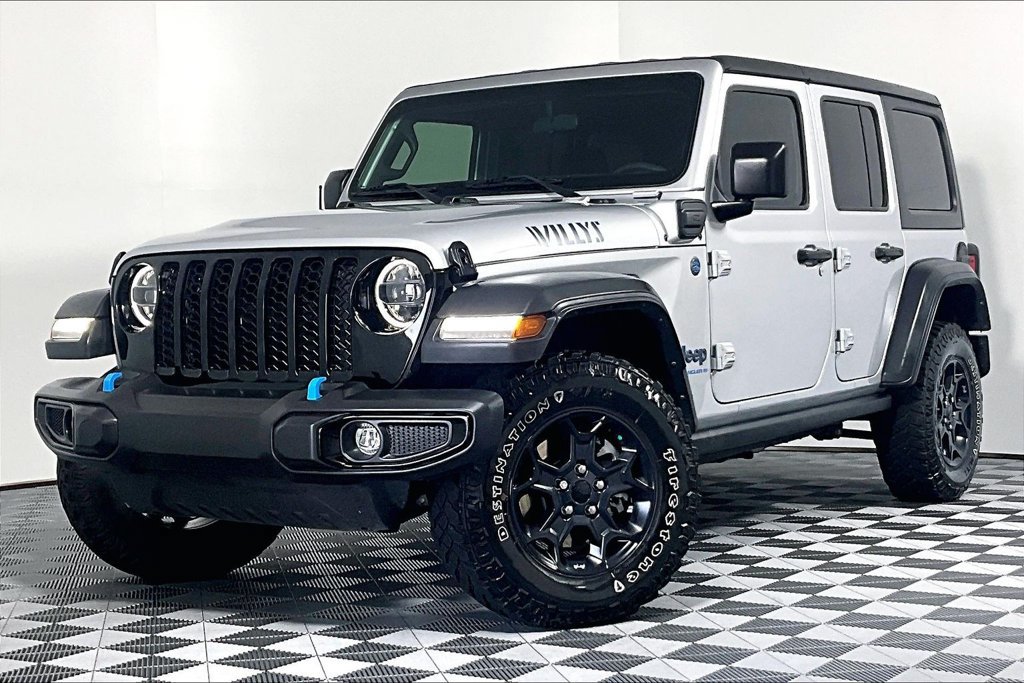 Used 2023 Jeep Wrangler Unlimited w/ Cold Weather Group AWD/4WD image 2