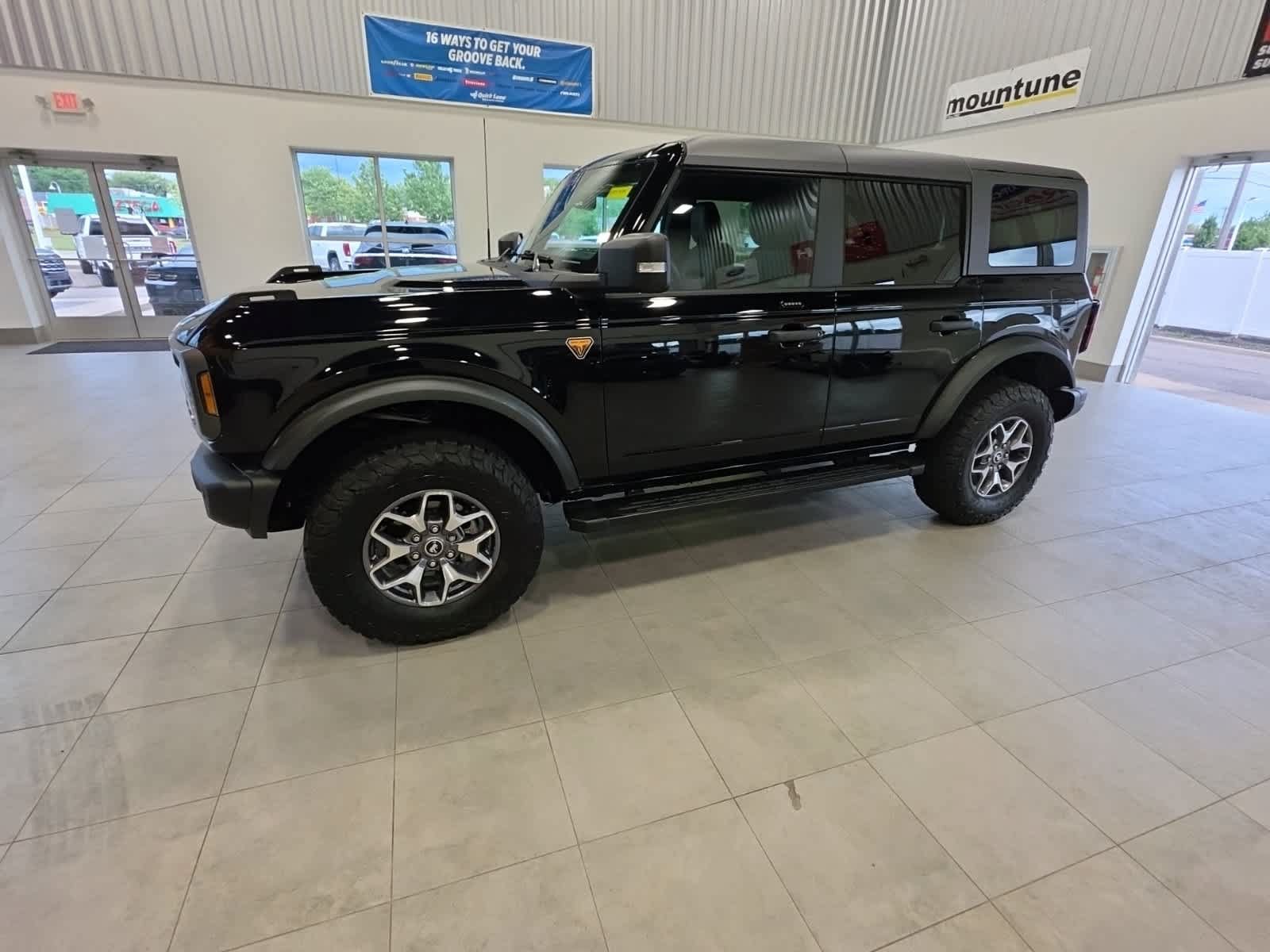 Certified 2023 Ford Bronco Badlands AWD/4WD image 14