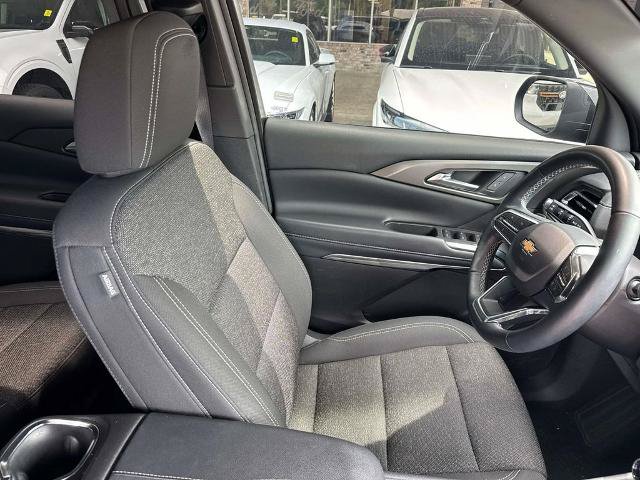 Used 2025 Chevrolet Traverse LT FWD image 10