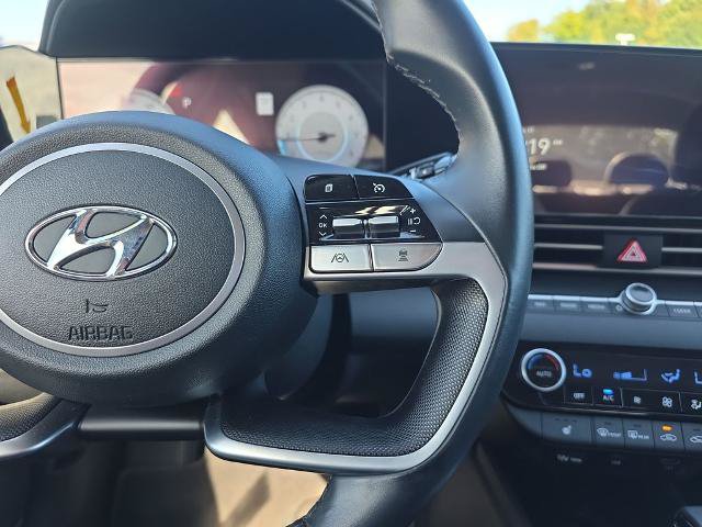 Used 2023 Hyundai Elantra Limited FWD image 29