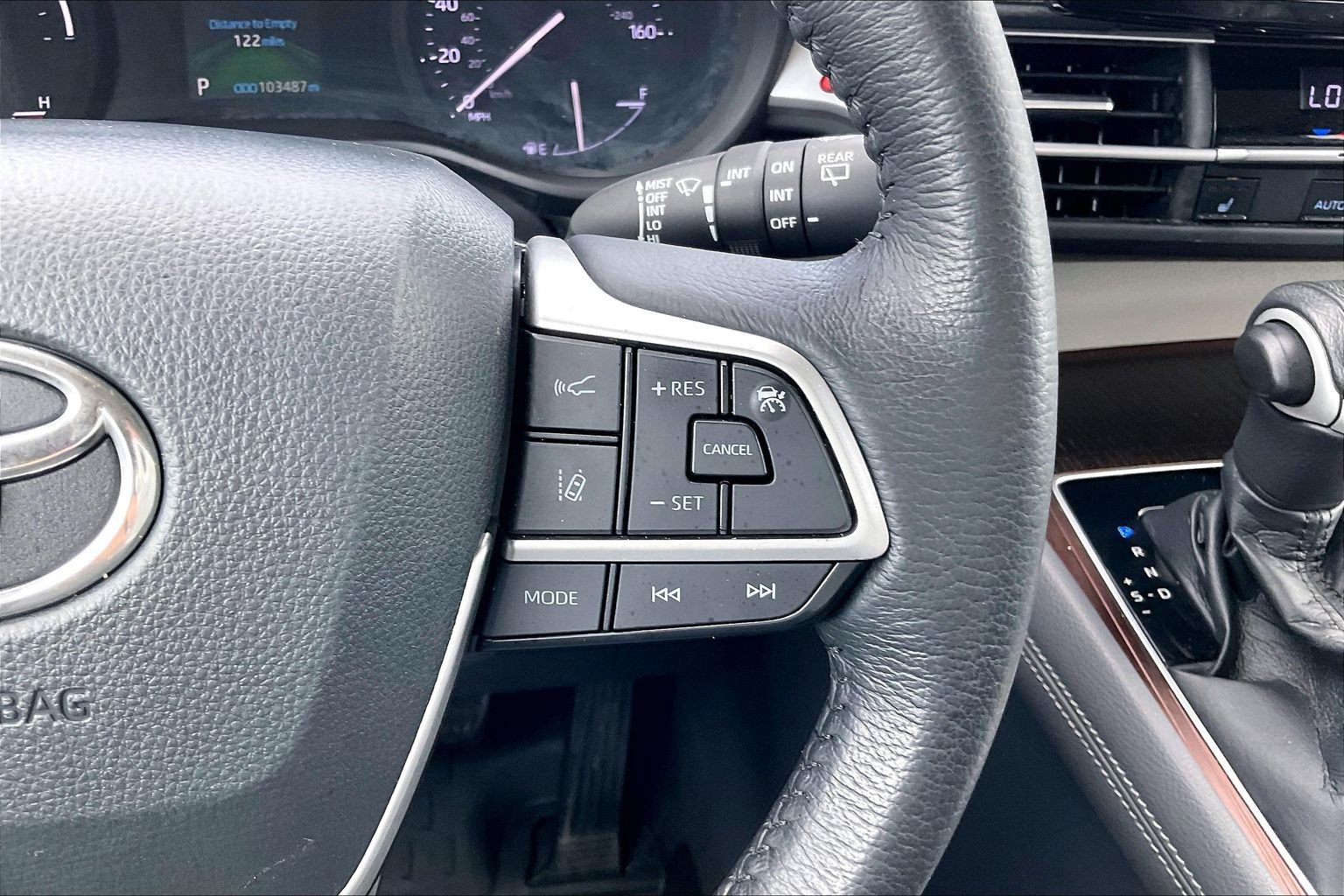 Used 2021 Toyota Sienna XLE FWD image 18