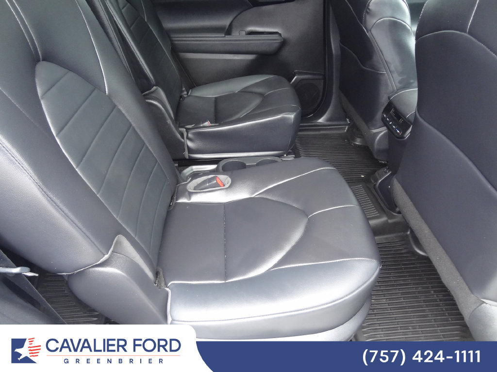 Used 2023 Toyota Highlander XLE FWD image 13