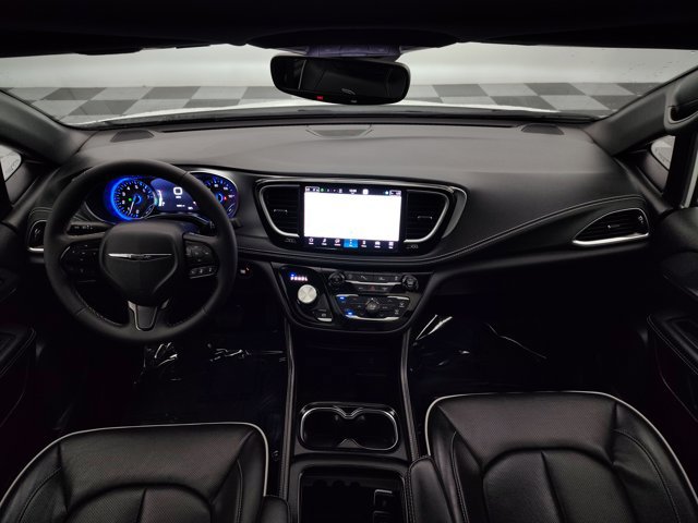 Used 2026 Chrysler Pacifica Limited w/ S Appearance Package FWD image 32