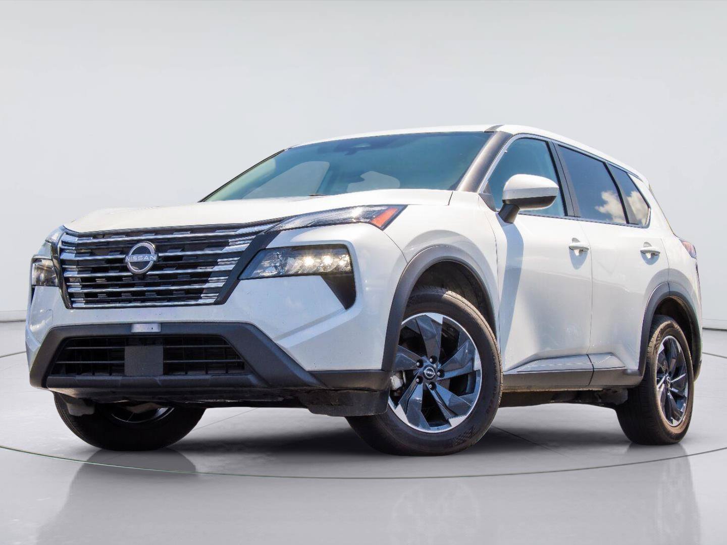 Used 2024 Nissan Rogue SV AWD/4WD image 1