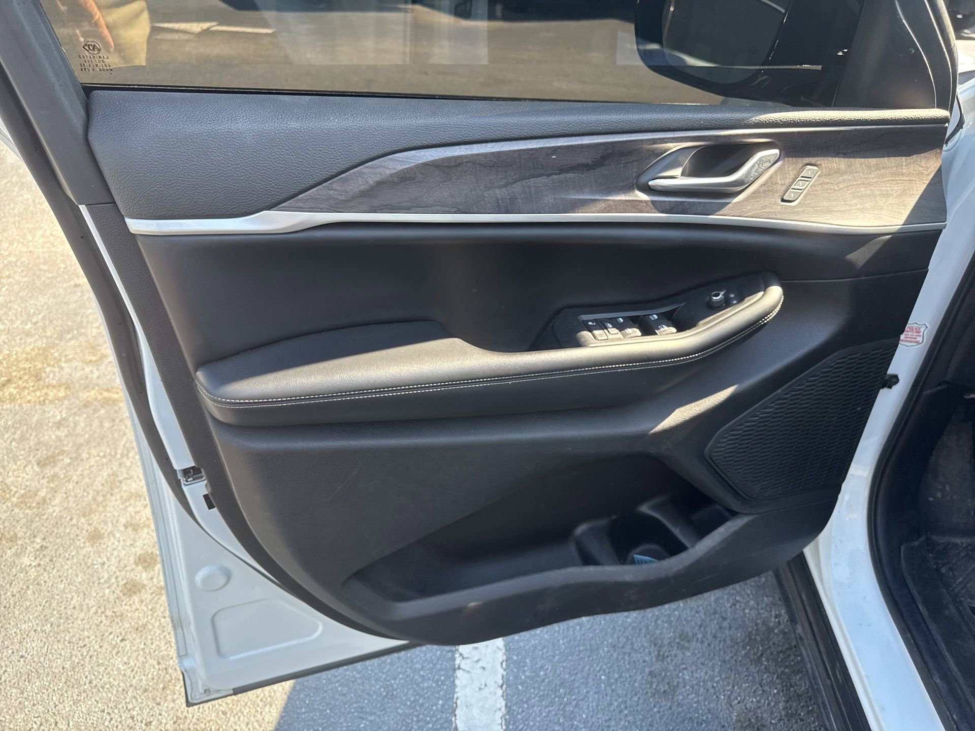 Used 2023 Jeep Grand Cherokee Limited image 12