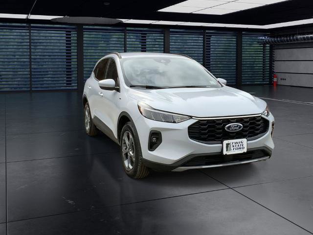 Certified 2025 Ford Escape ST-Line Select AWD/4WD image 2