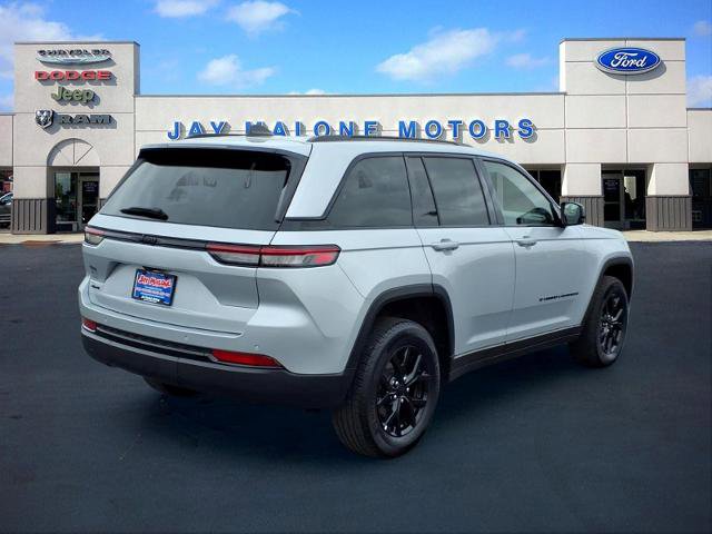 Used 2025 Jeep Grand Cherokee Altitude AWD/4WD image 2