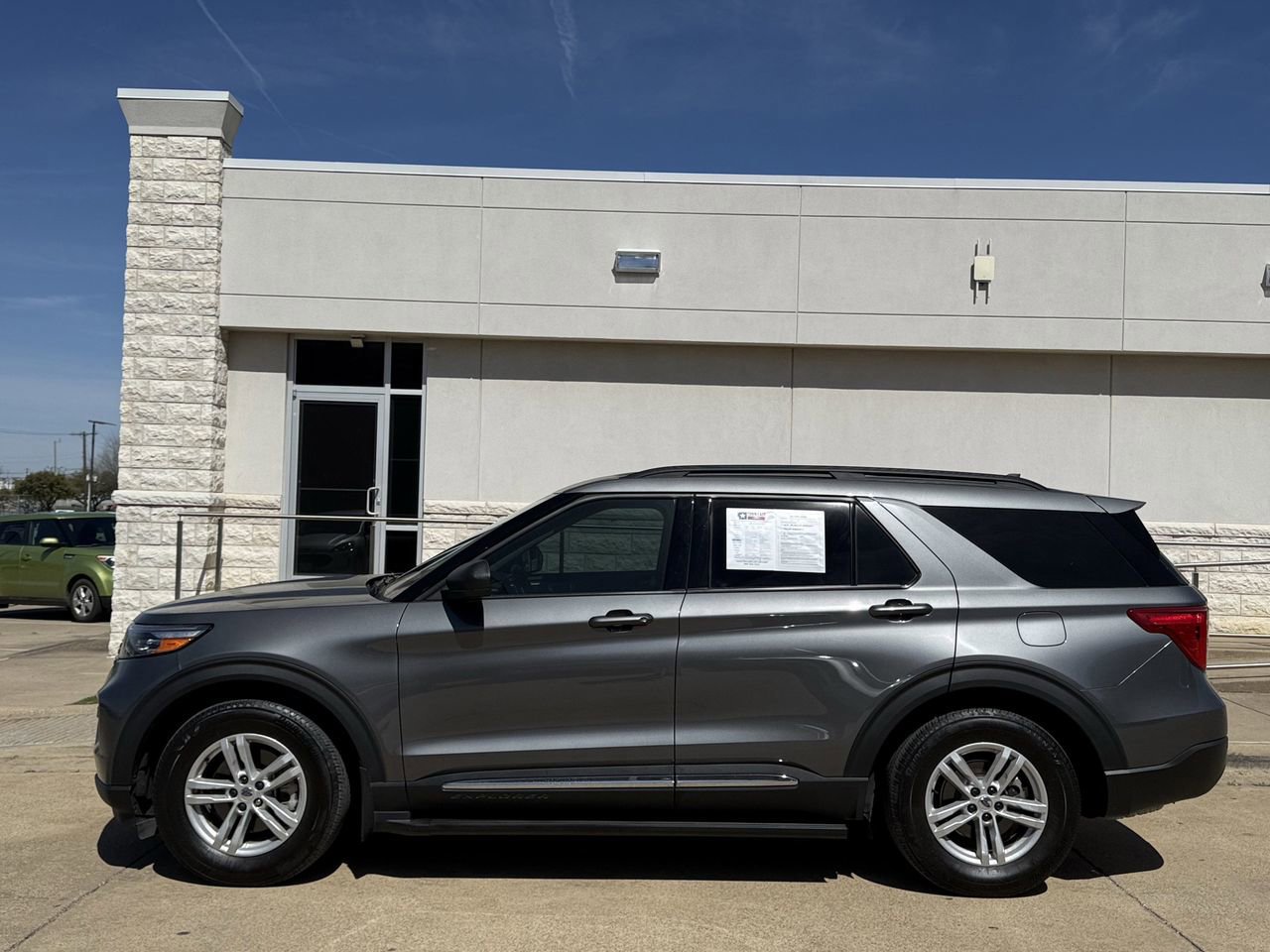 Certified 2024 Ford Explorer XLT image 3