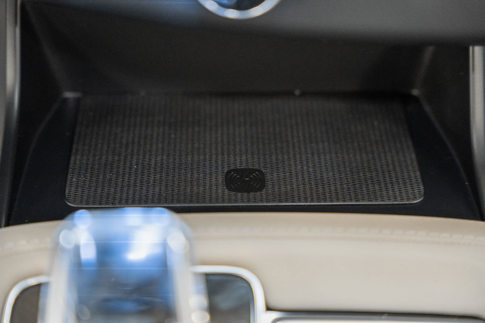 Used 2025 Volvo XC90 T8 Ultra w/ Protection Package Premier image 30