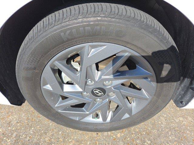 Used 2024 Hyundai Elantra Blue FWD image 17