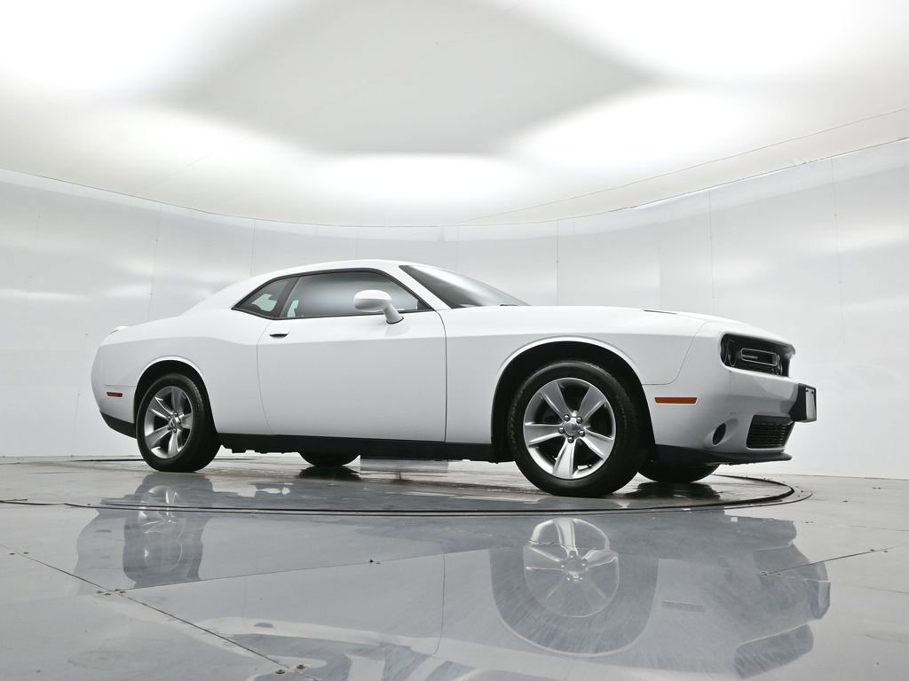 Used 2020 Dodge Challenger SXT image 15