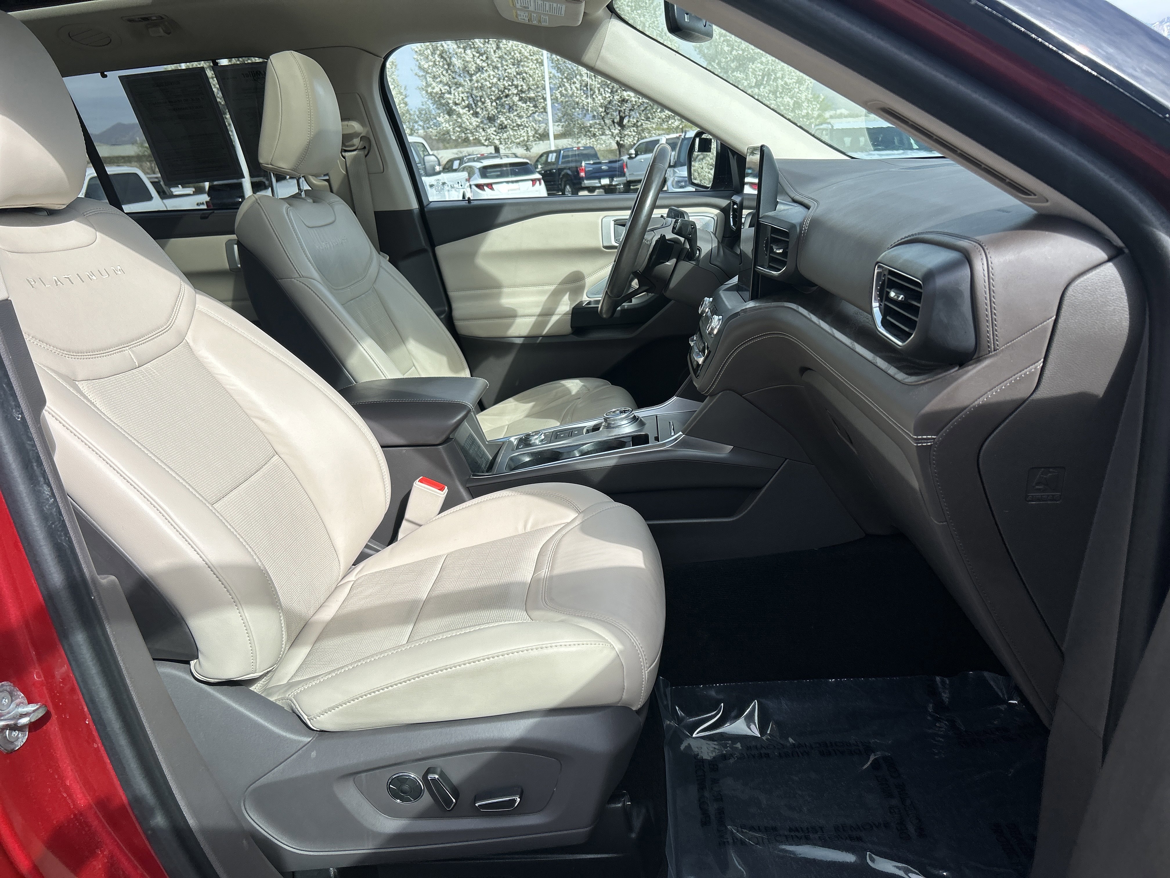 Certified 2020 Ford Explorer Platinum w/ Premium Technology Package image 28