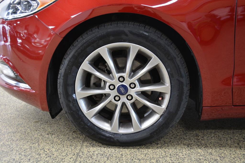 Certified 2017 Ford Fusion SE w/ Fusion SE Technology Package FWD image 11