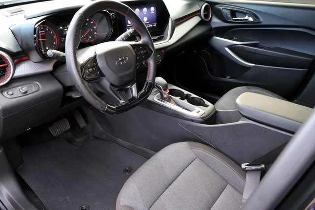 Used 2024 Chevrolet Trax RS image 3