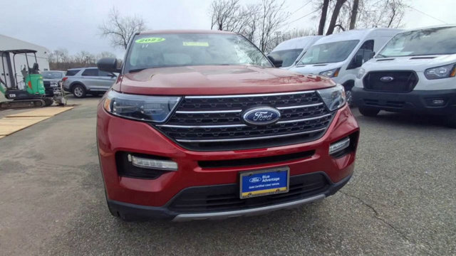 Certified 2022 Ford Explorer XLT w/ Equipment Group 202A image 3