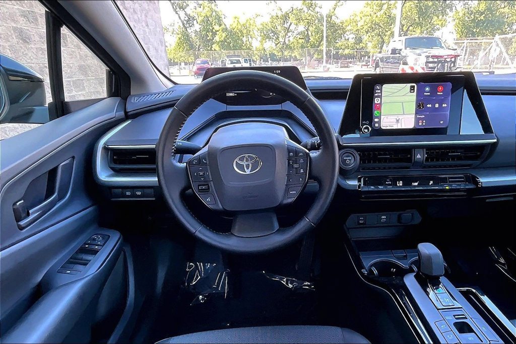 Used 2025 Toyota Prius LE FWD image 5