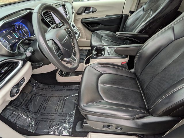 Used 2023 Chrysler Pacifica Touring-L FWD image 13
