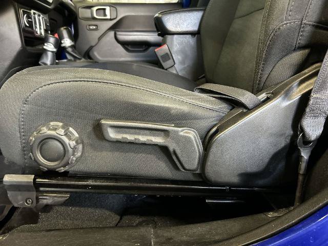 Used 2018 Jeep Wrangler Sport AWD/4WD image 12