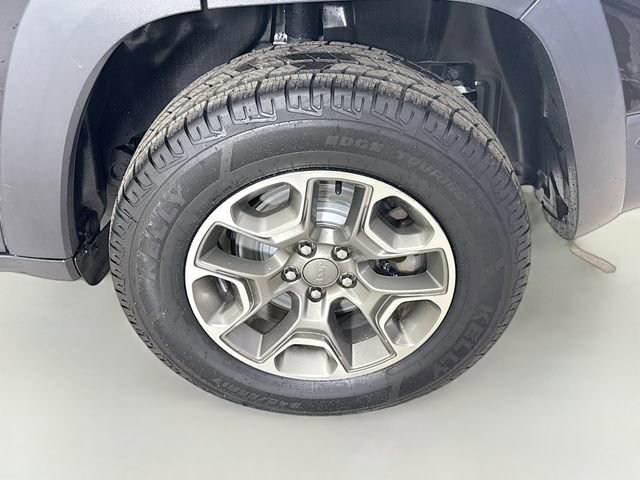 Used 2020 Jeep Cherokee Trailhawk w/ Technology Group image 29