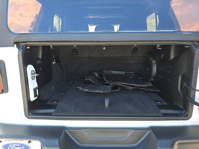 Used 2022 Jeep Wrangler Unlimited Rubicon w/ Cold Weather Group image 16