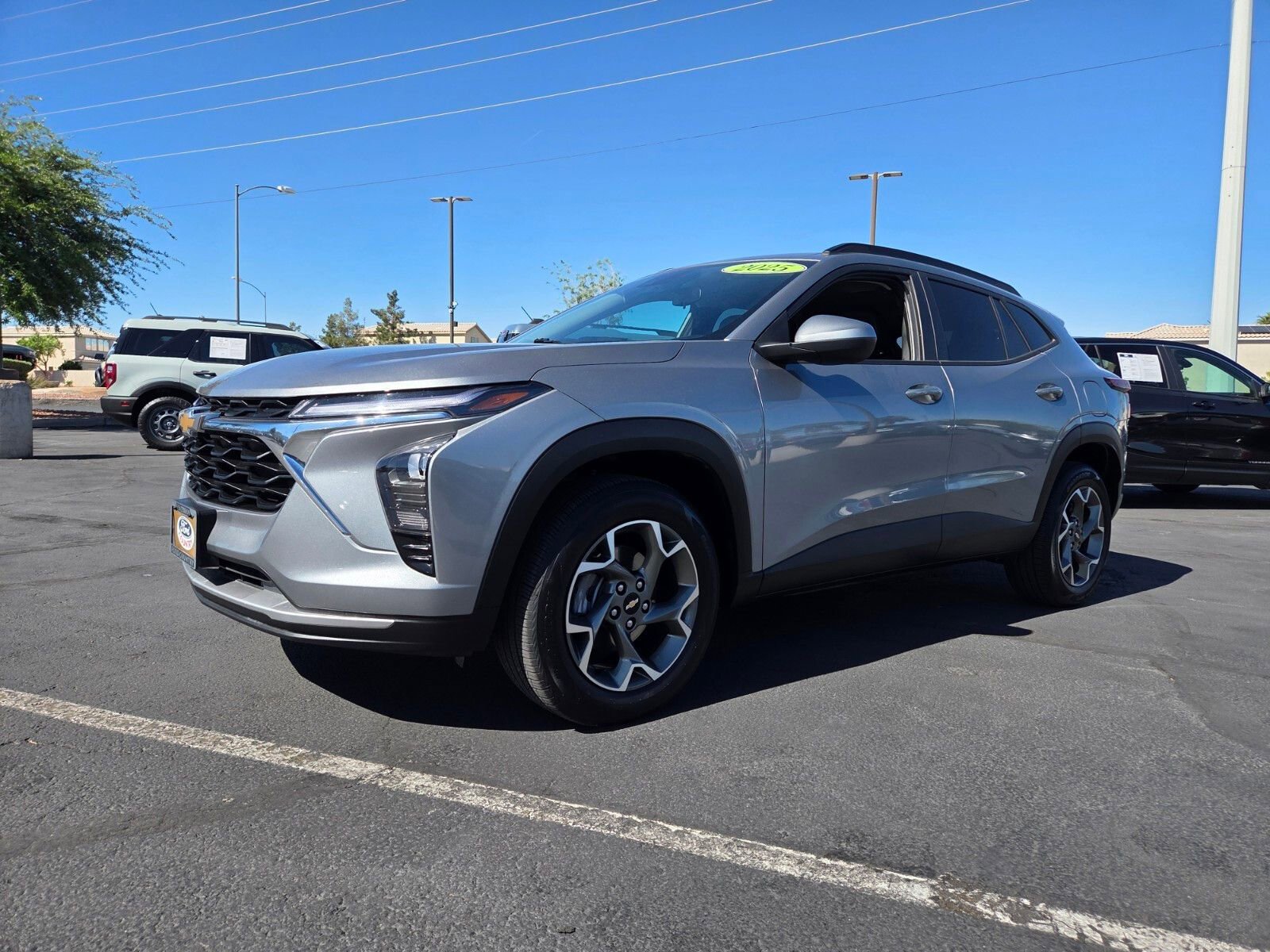 Used 2025 Chevrolet Trax LT image 2