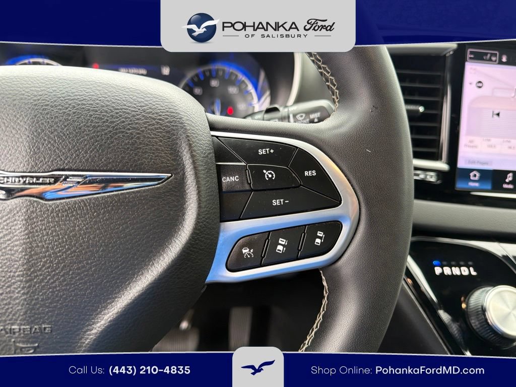 Used 2025 Chrysler Pacifica Select FWD image 16
