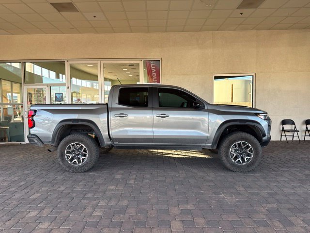 Used 2025 Chevrolet Colorado ZR2 w/ Technology Package AWD/4WD image 5