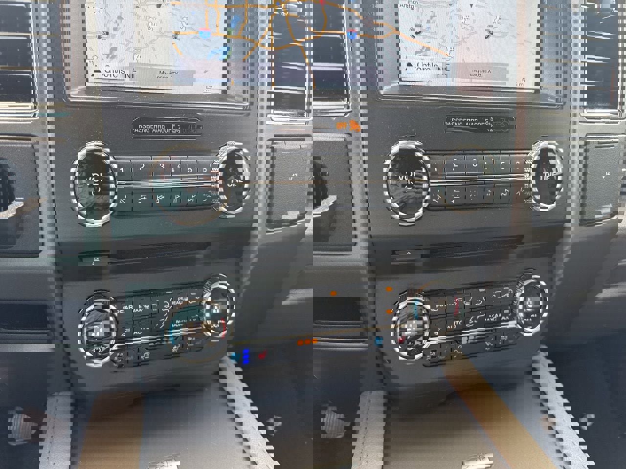 Certified 2018 Ford Expedition XLT w/ Equipment Group 202A image 15