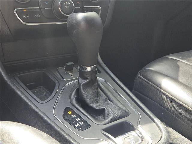 Used 2020 Jeep Cherokee Latitude Plus w/ Cold Weather Group FWD image 11
