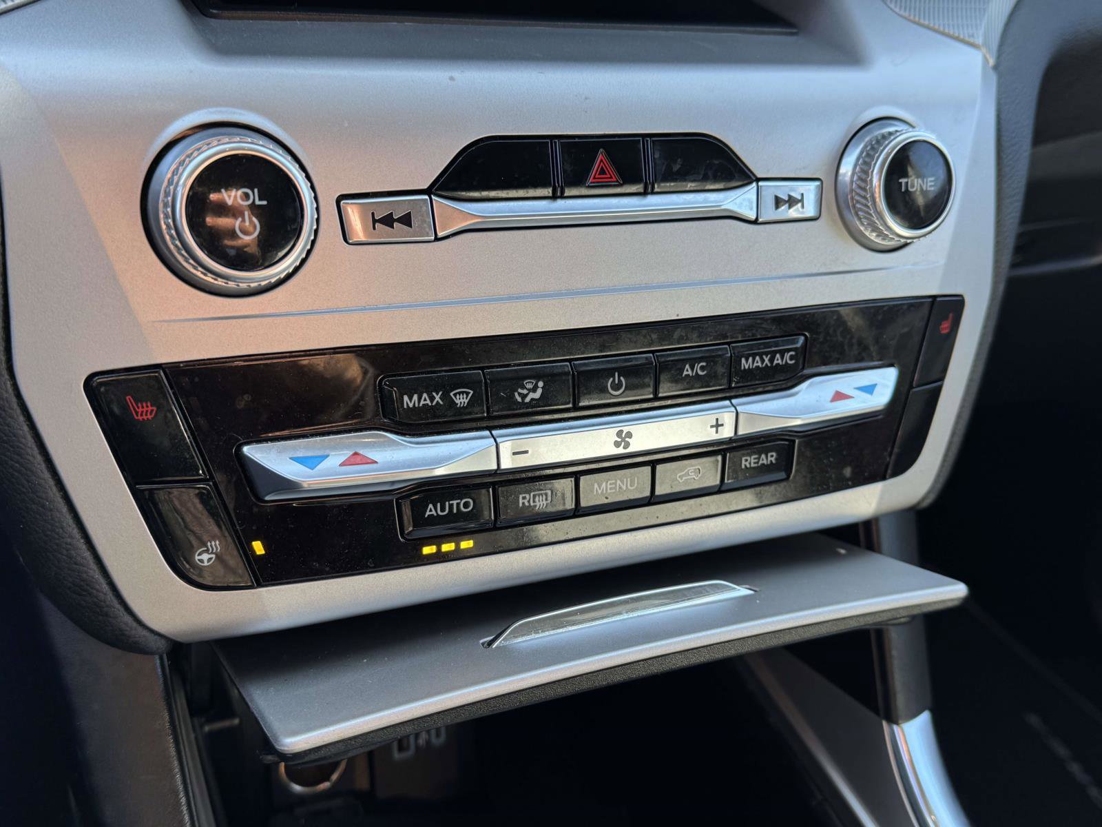 Certified 2022 Ford Explorer XLT w/ Equipment Group 202A image 25