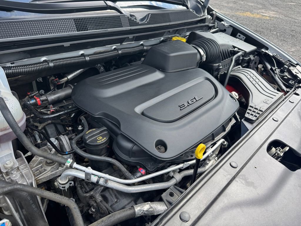 Used 2024 Chrysler Pacifica Touring-L image 32