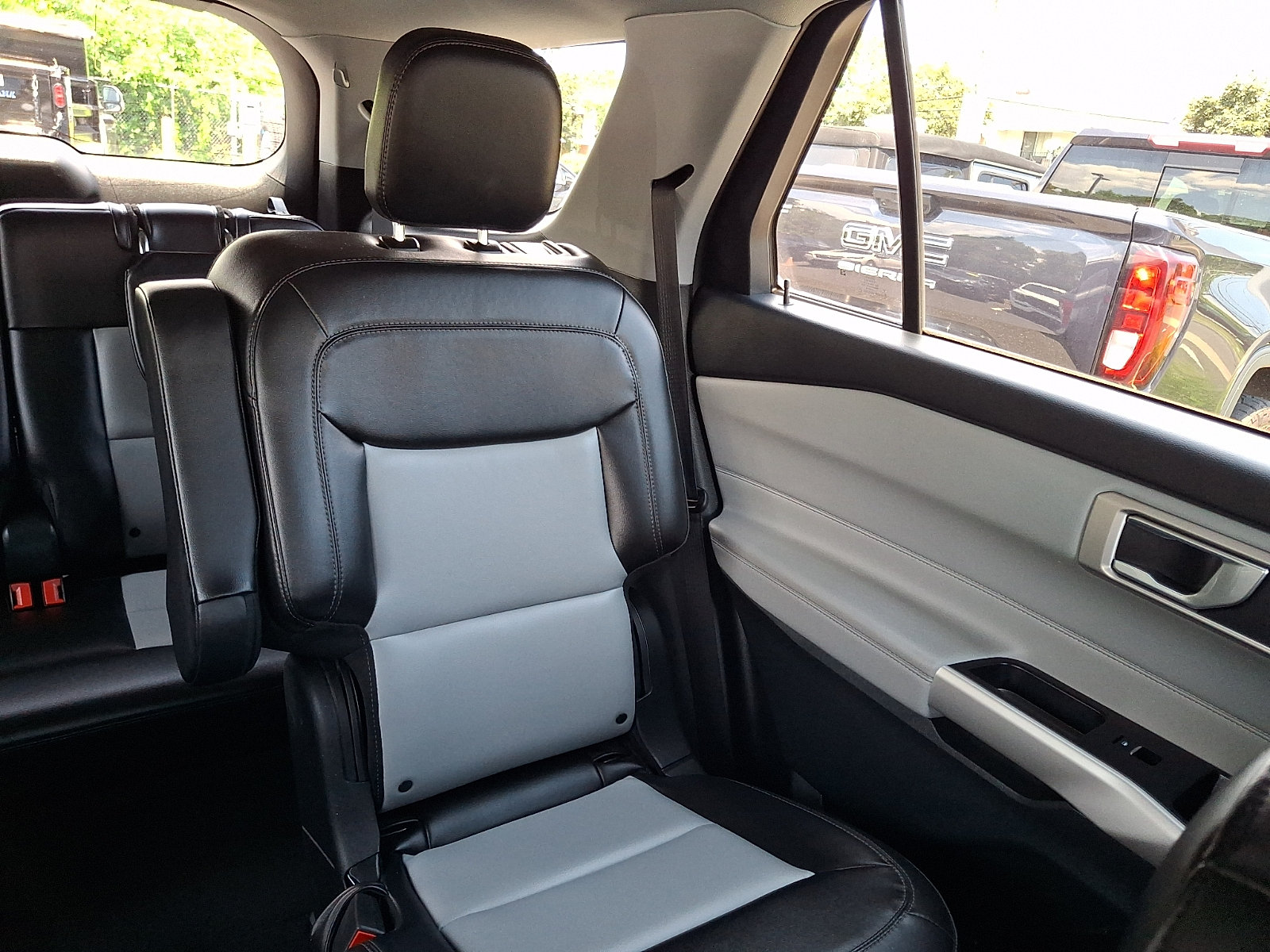Certified 2023 Ford Explorer XLT w/ Equipment Group 202A AWD/4WD image 20