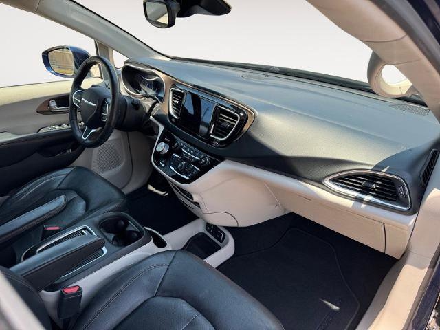 Used 2017 Chrysler Pacifica Touring-L Plus w/ Advanced Safetytec Group FWD image 15