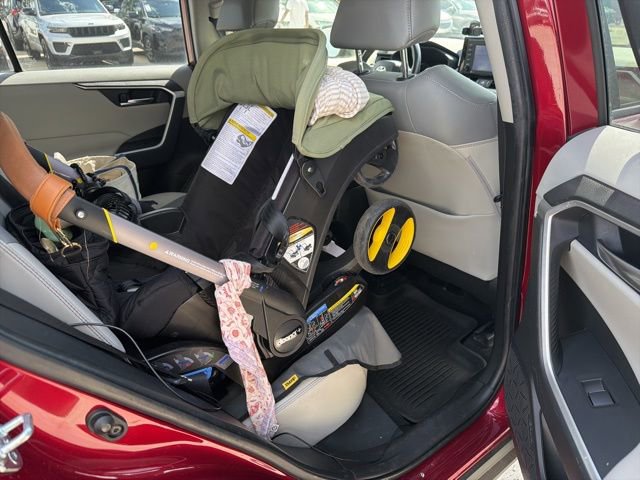 Used 2020 Toyota RAV4 XLE Premium FWD image 14